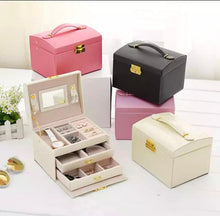 Cargar imagen en el visor de la galería, Joyero De 3 Niveles En Cuero Ecológico Con Llave Y Espejo Negro, Blanco y Pink.